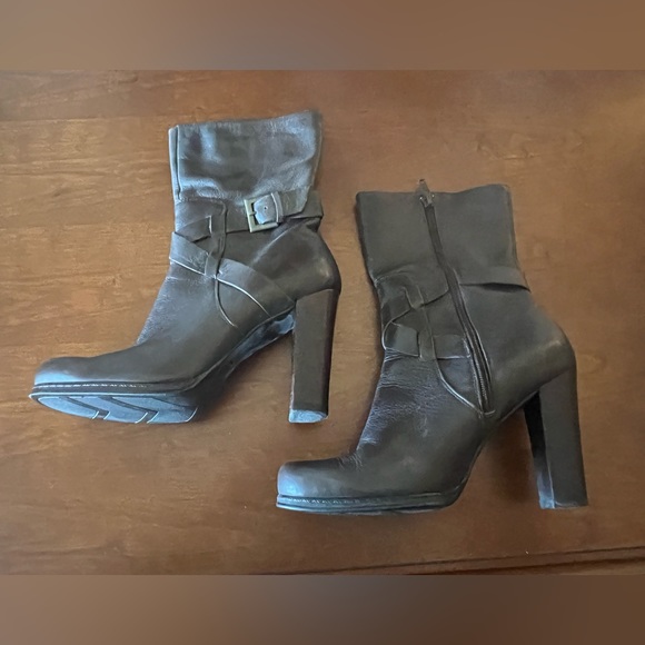 Charles David Brown heeled boots.  8.5 - Picture 3 of 7